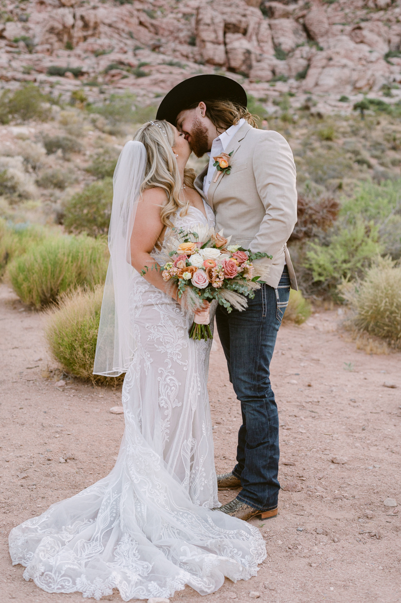 elopement couple sharing kiss in red rock canyon park
